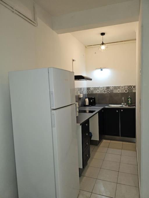 1-Centre-Ville Studio 25M2 Box A Bagages Gratuits Carcassonne Exterior photo